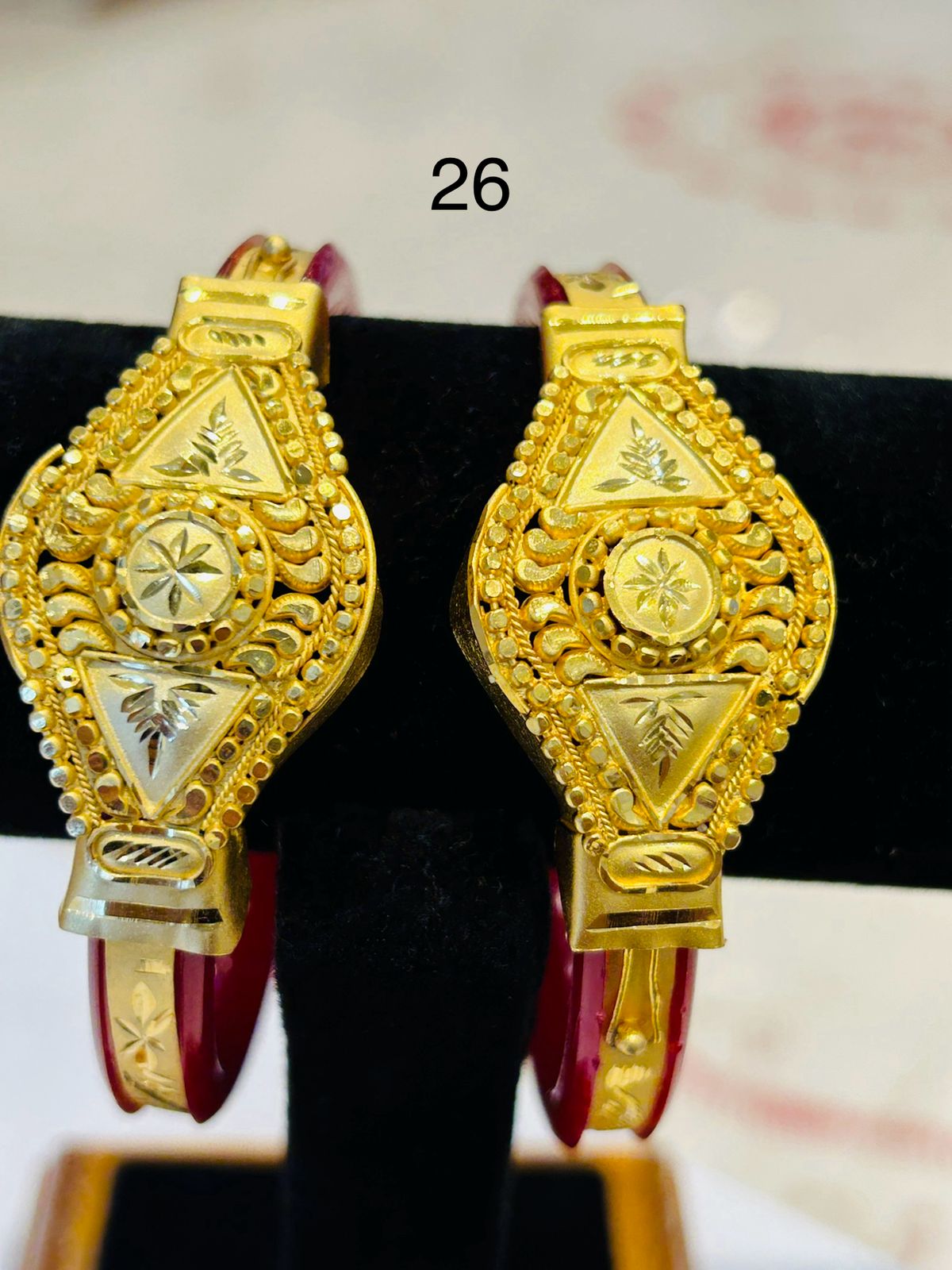 MUKPOLA BANGLE ( SIZE 26 ) D1