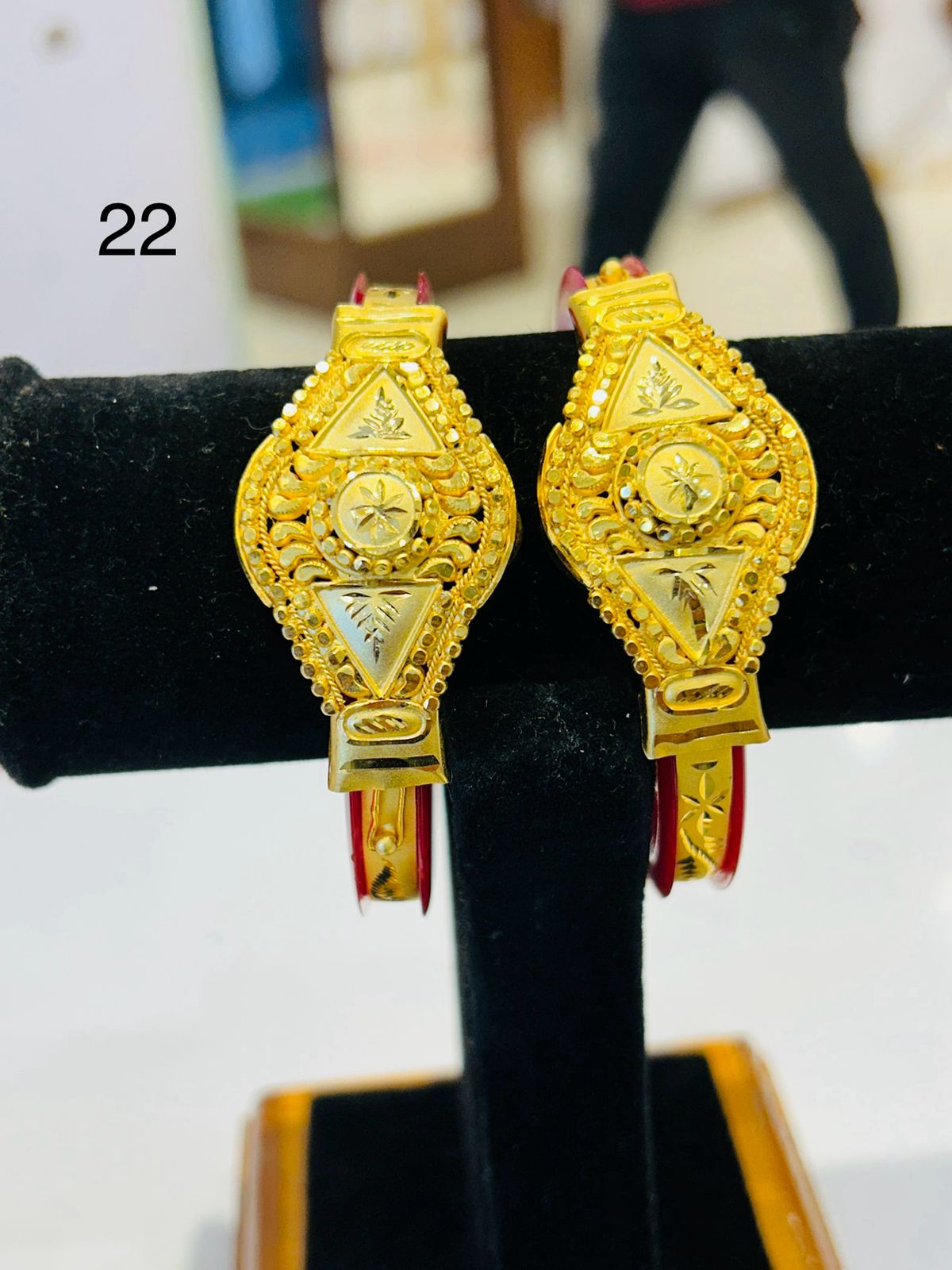 MUKPOLA BANGLE ( SIZE 22 ) D12