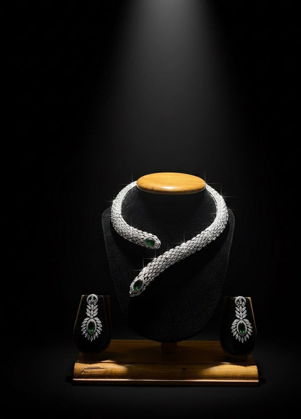 AD NECKLACE D32
