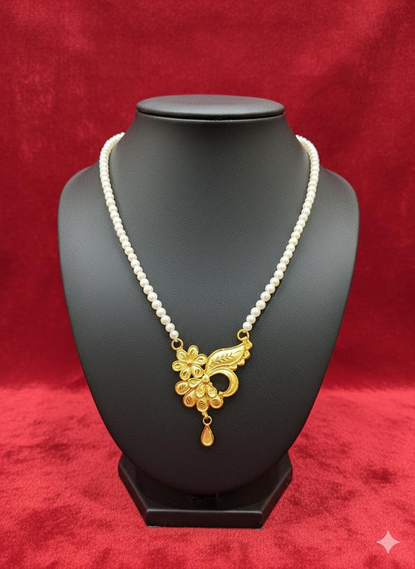 Pearl Chain Pendant D9
