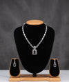 AD NECKLACES D48
