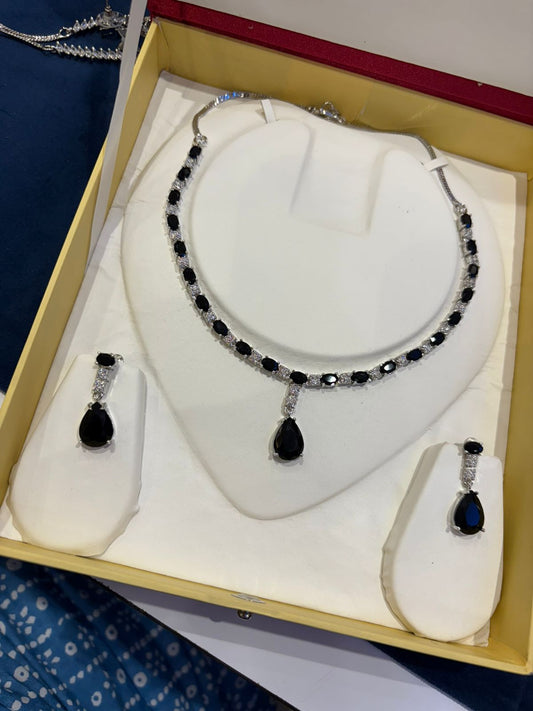 AD NECKLACE D4