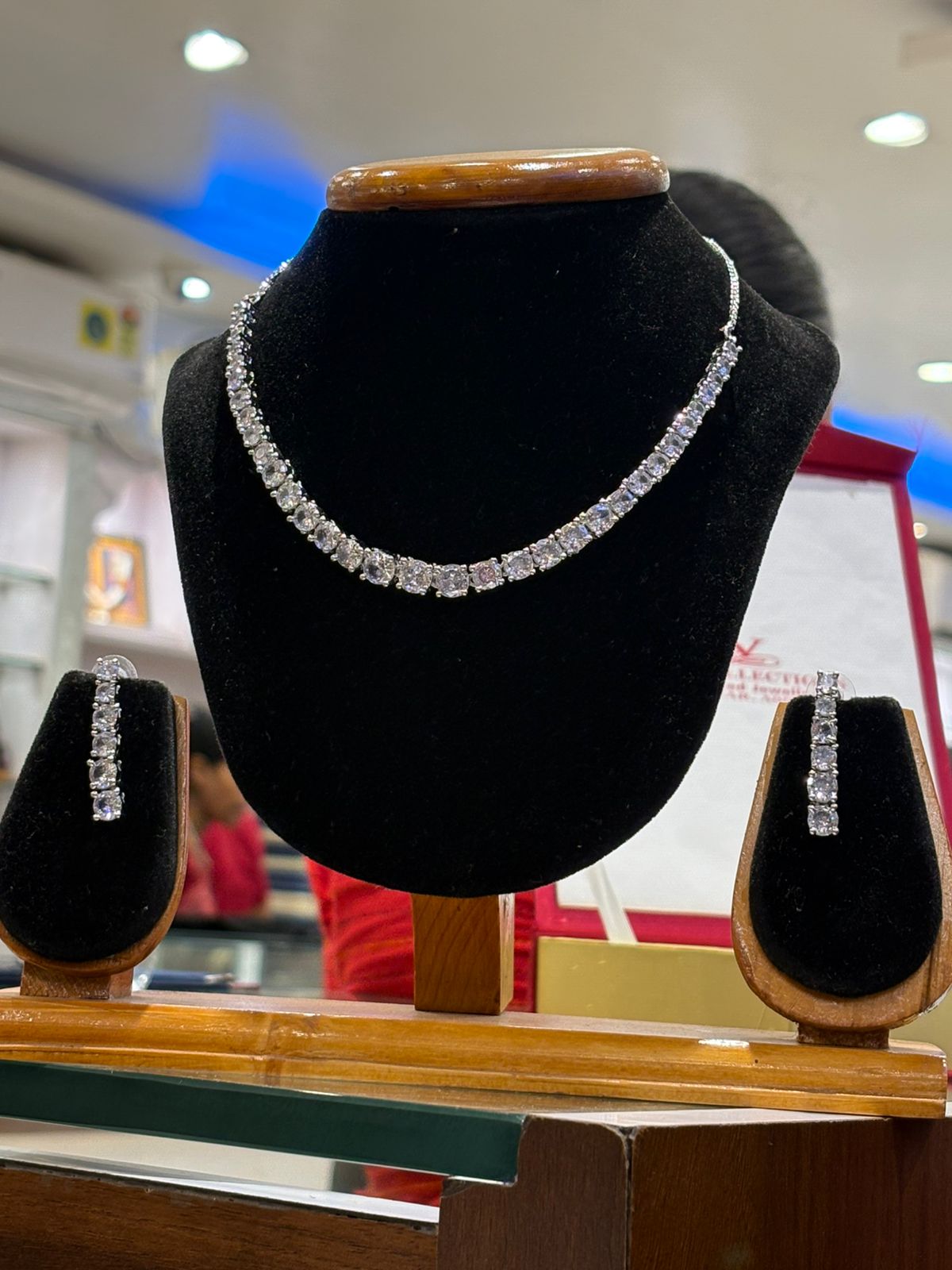AD NECKLACE D6