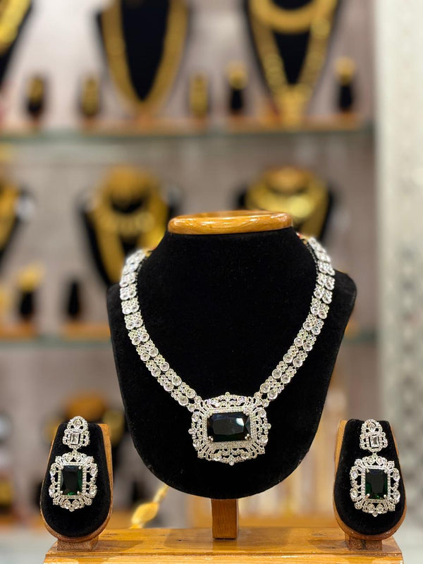 AD NECKLACE D19