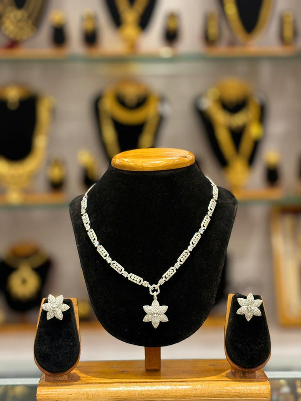 AD NECKLACE D31