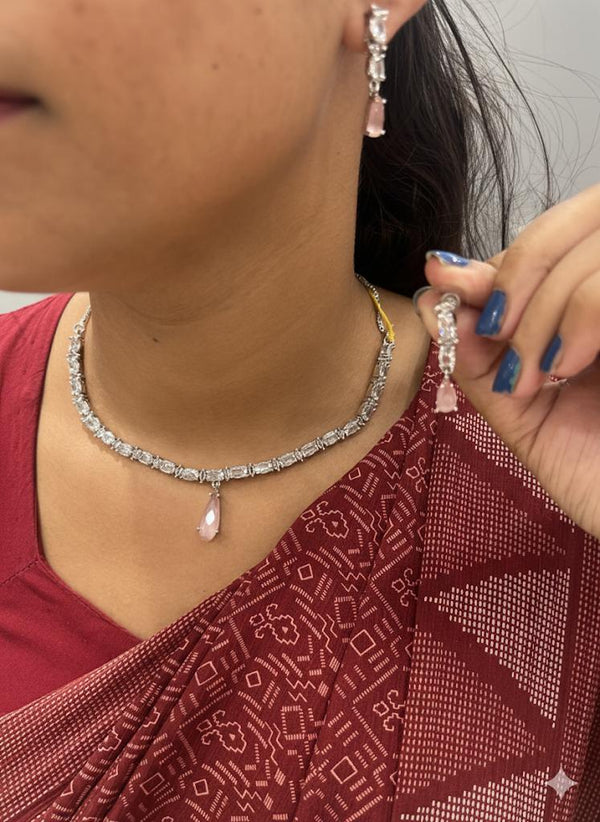 AD NECKLACE D31