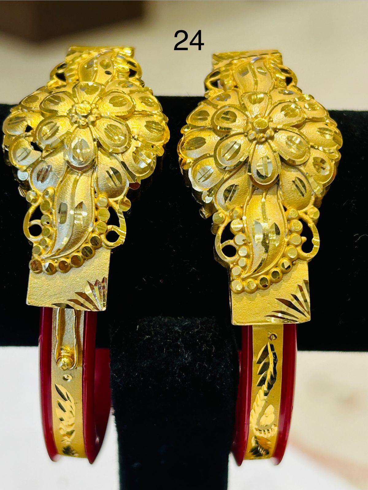 MUKPOLA BANGLE ( SIZE 24 ) D7