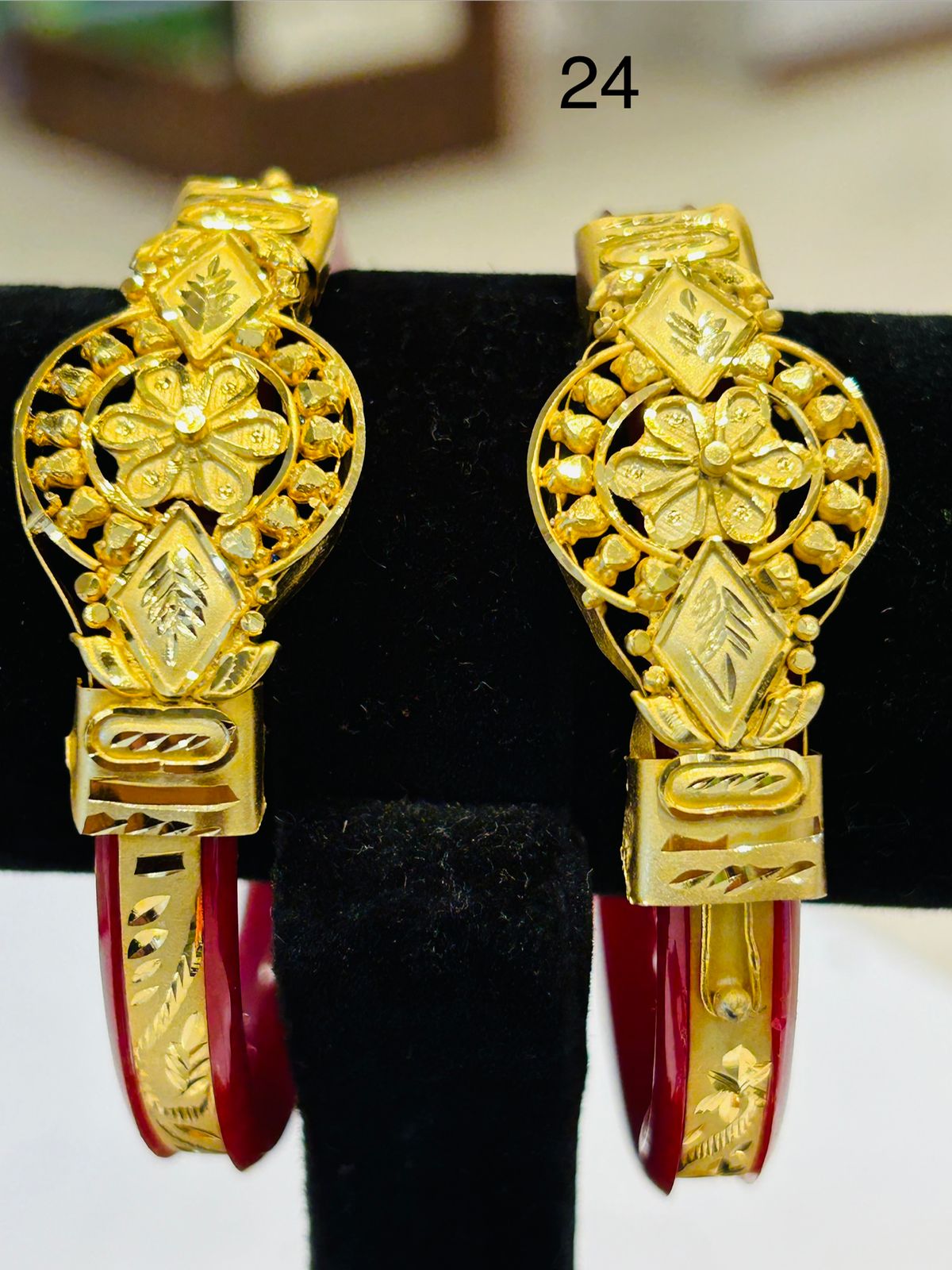 MUKPOLA BANGLE ( SIZE 24 ) D10