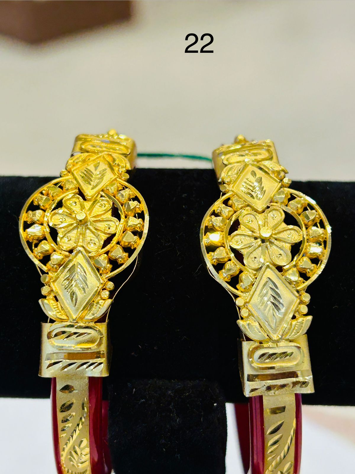 MUKPOLA BANGLE ( SIZE 22 ) D11