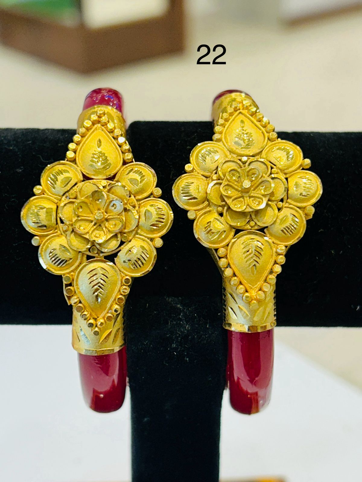 MUKPOLA BANGLE ( SIZE 22 ) D14