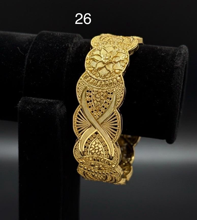 CHUR 24K GOLD PLATEDD 17 (SIZE 26)