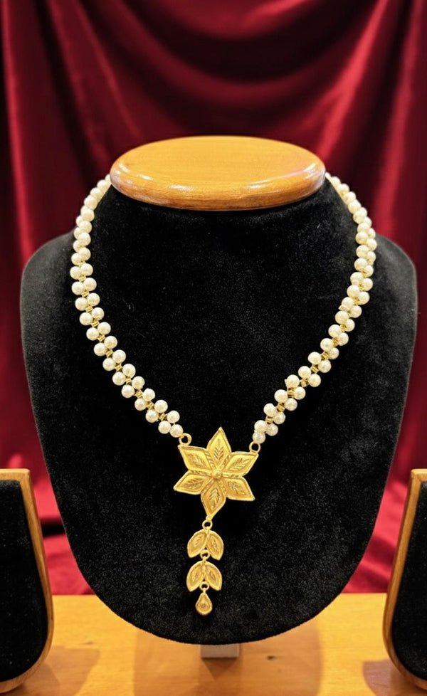 Pearl tie Chain Pendant D10