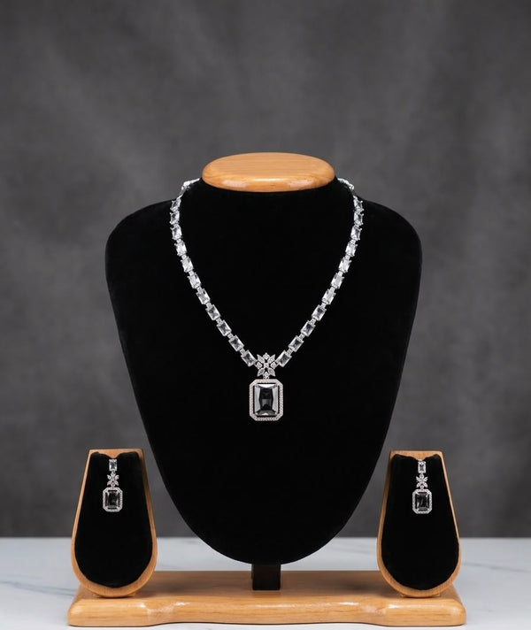 AD NECKLACES D48