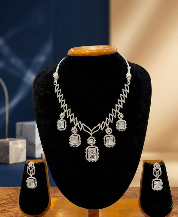 AD NECKLACES D54
