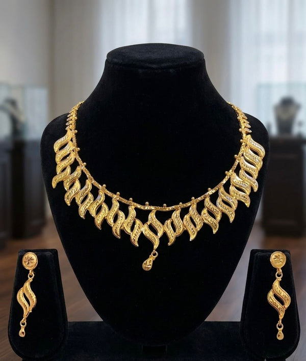 NECKLACE (24K GOLD PLATED) D103