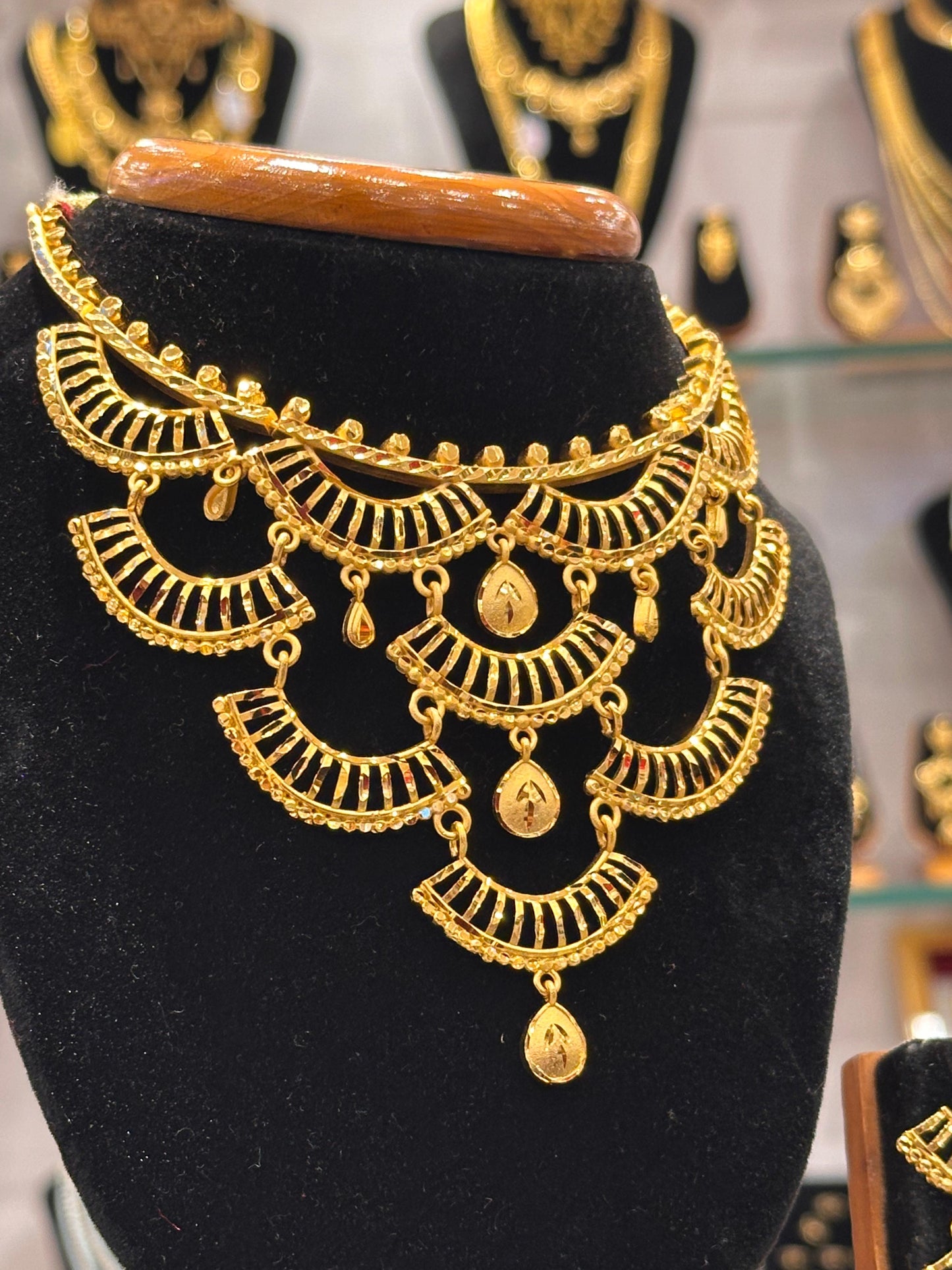 NECKLACE  WITH EARRING (24K GOLD PLATED)