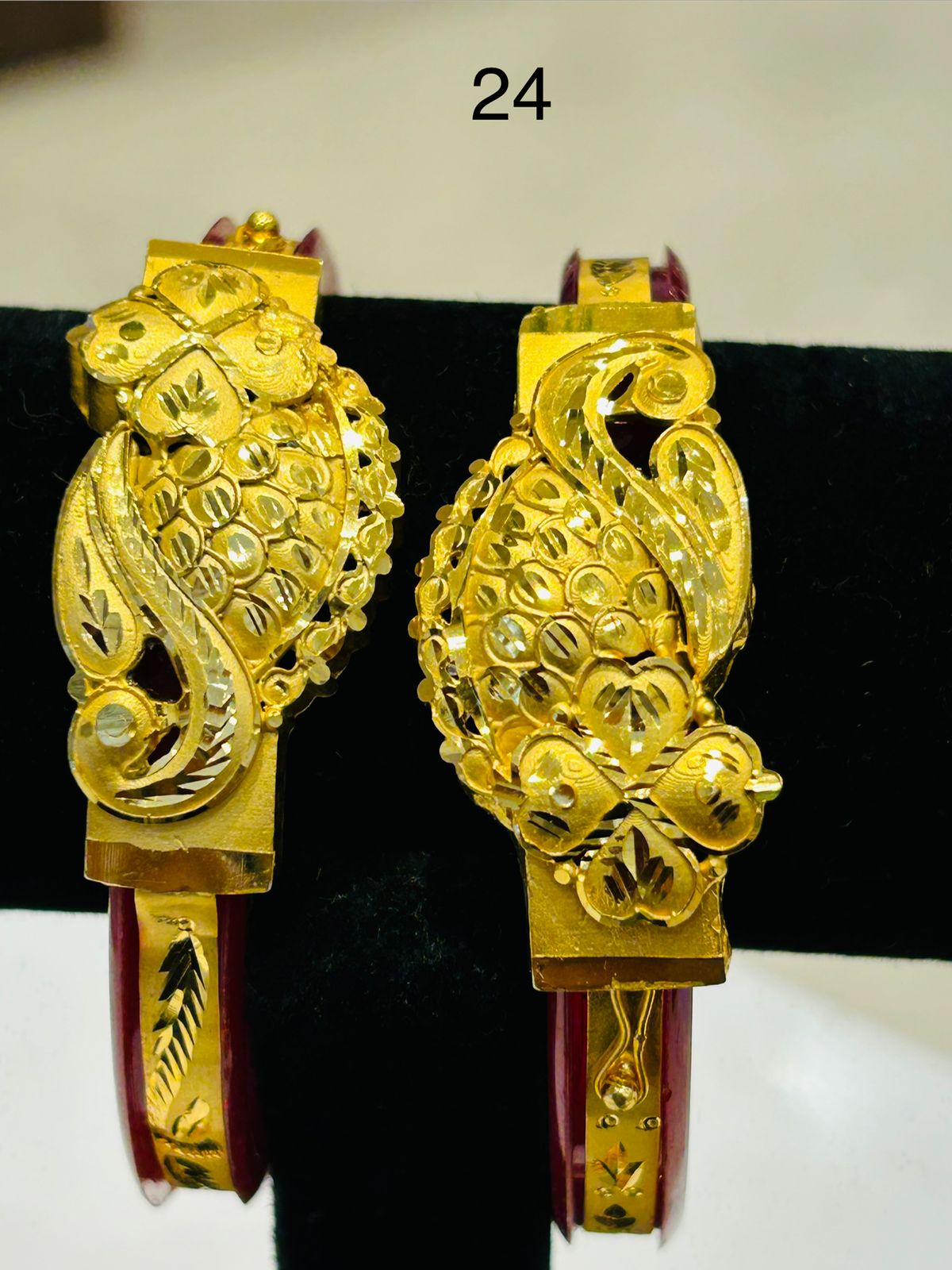 MUKPOLA BANGLE ( SIZE 24 ) D9